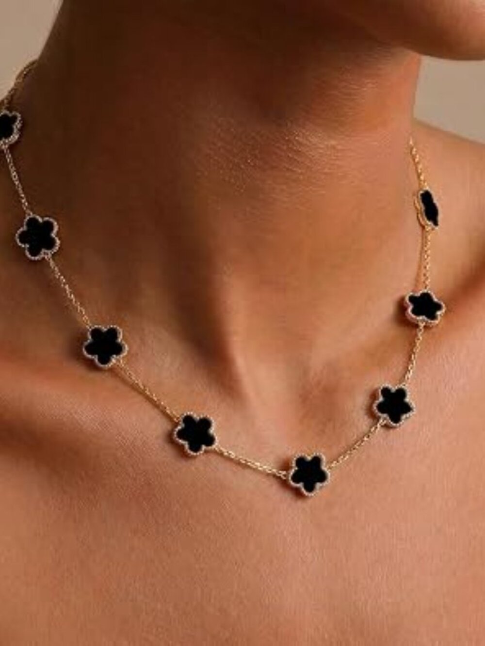 Flowers Necklace 18k Gold Plated 10 Clovers on Necklace NEW